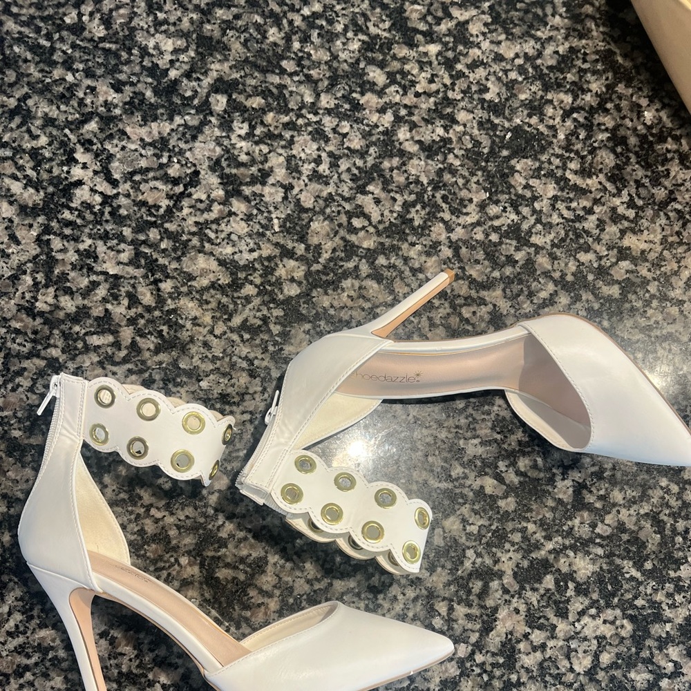 Elegant White Heels with Gold Accents